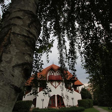 Grantek Ueduelohaz Otel Balatonlelle Dış mekan fotoğraf