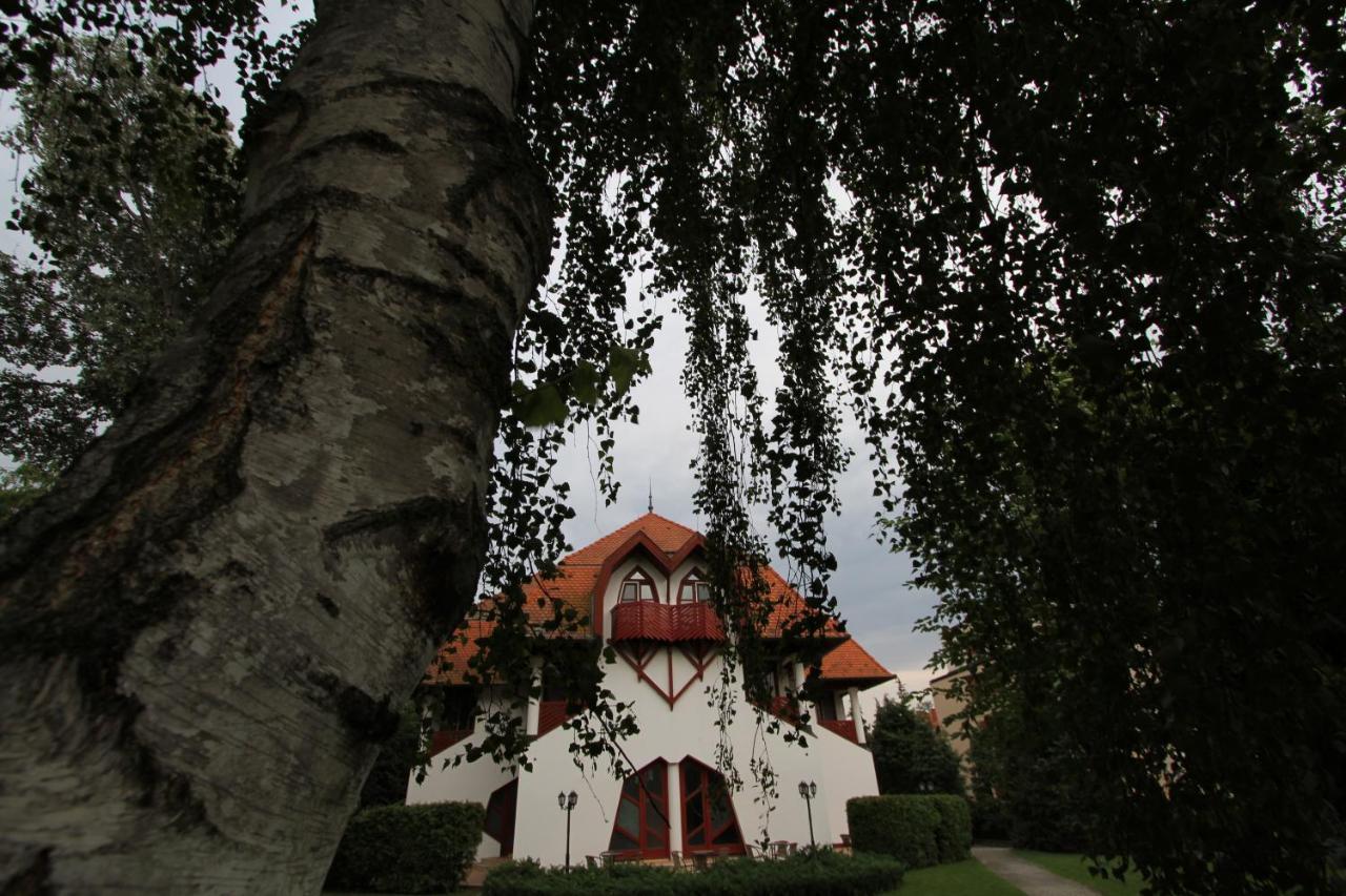 Grantek Ueduelohaz Otel Balatonlelle Dış mekan fotoğraf