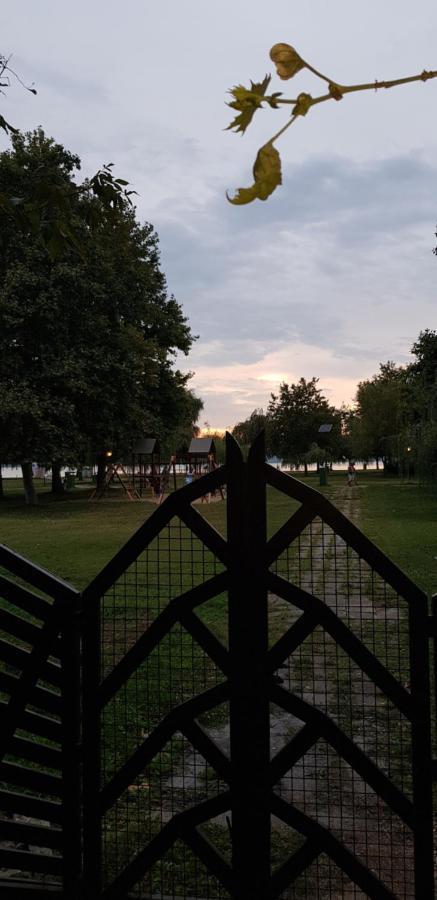 Grantek Ueduelohaz Otel Balatonlelle Dış mekan fotoğraf