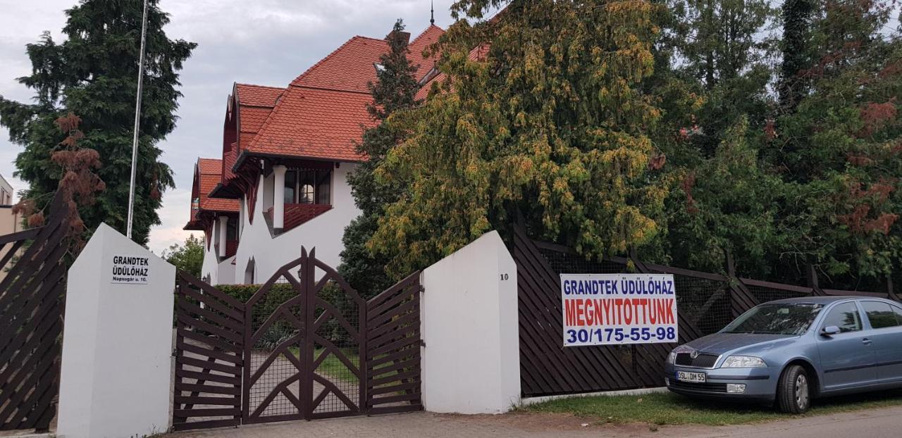 Grantek Ueduelohaz Otel Balatonlelle Dış mekan fotoğraf