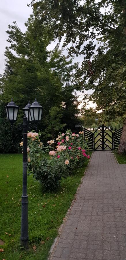 Grantek Ueduelohaz Otel Balatonlelle Dış mekan fotoğraf