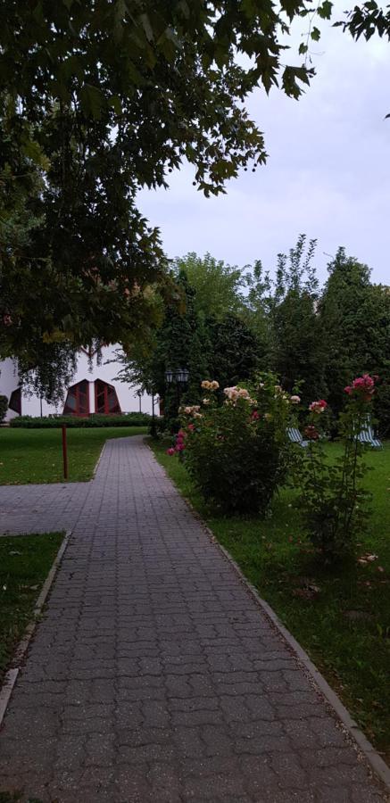 Grantek Ueduelohaz Otel Balatonlelle Dış mekan fotoğraf